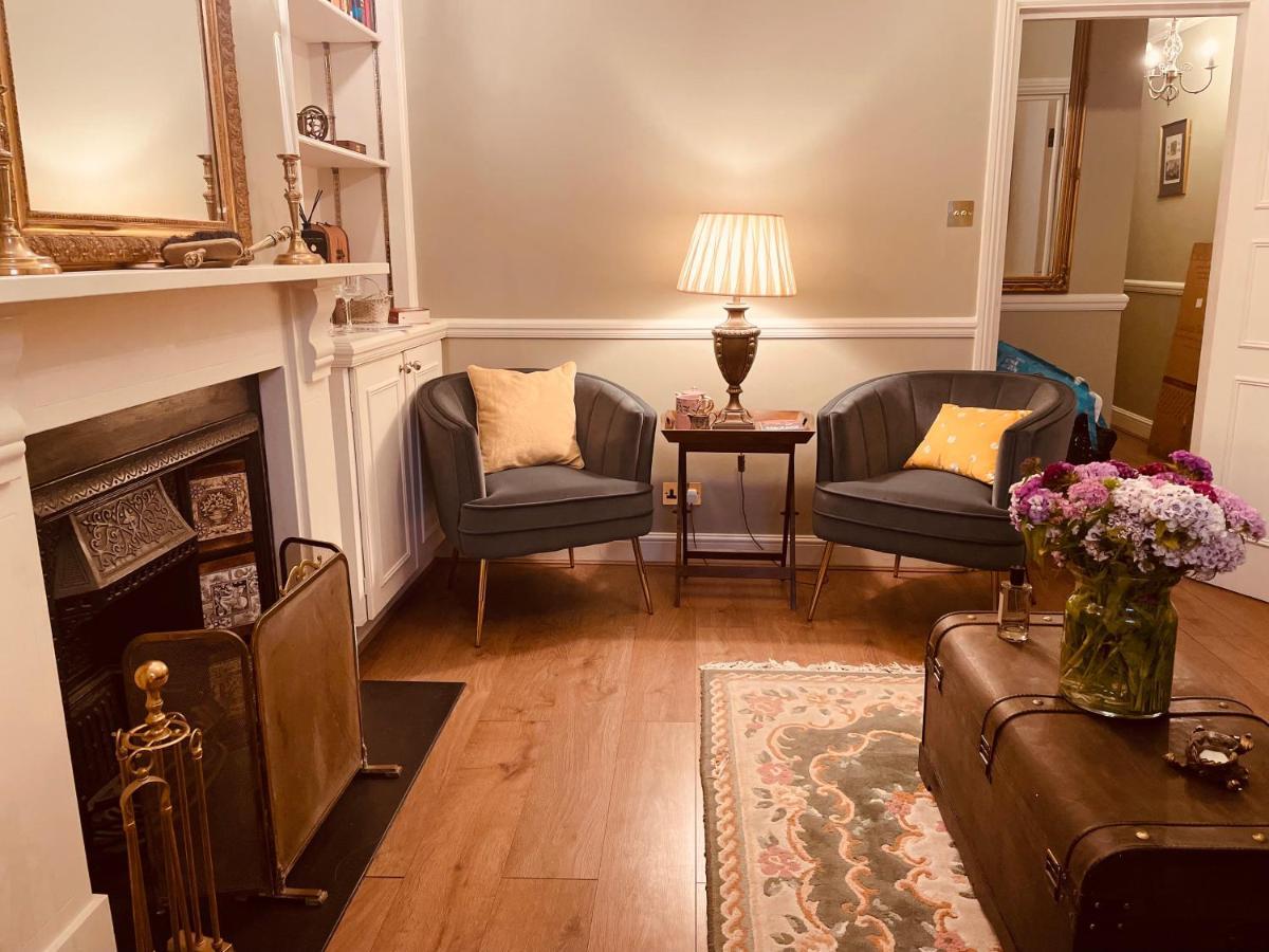 Homely 2 Levels Flat W Private Garden London