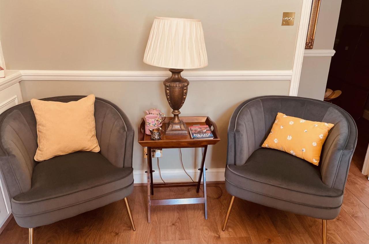 Homely 2 Levels Flat W Private Garden Apartment
