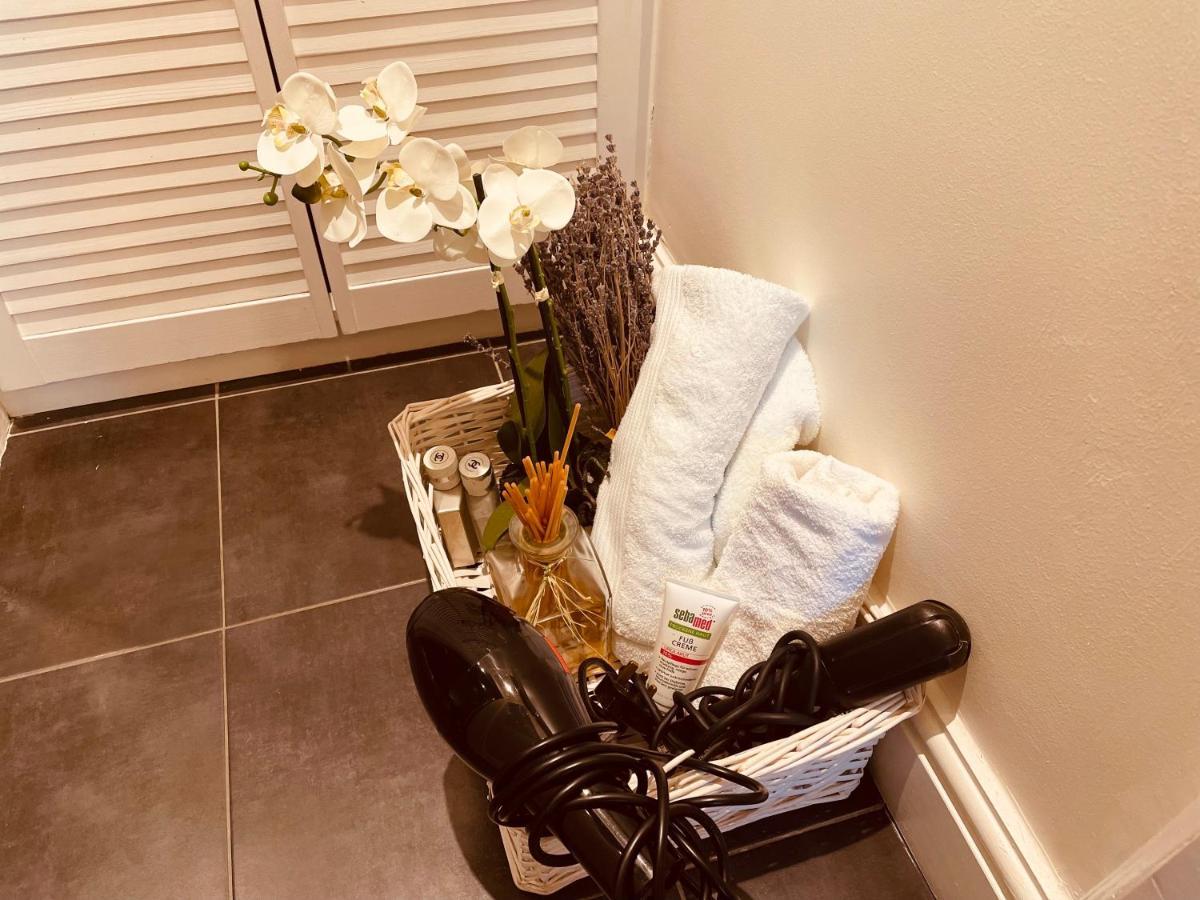 Homely 2 Levels Flat W Private Garden * London